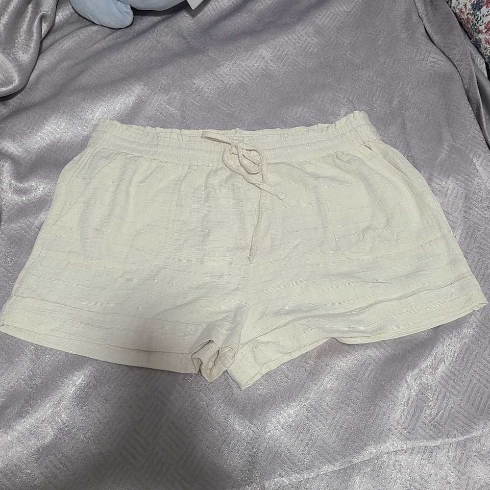 Urban Outfitters XL Cream Linen Shorts